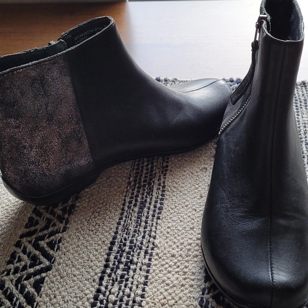 Leather Two-tone Black Dansko Zipper Booties Sz. 38